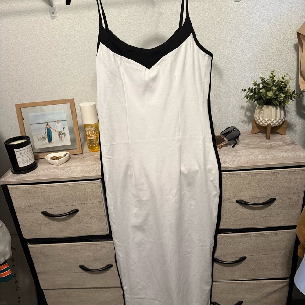 Commense Black and White Midi Dress